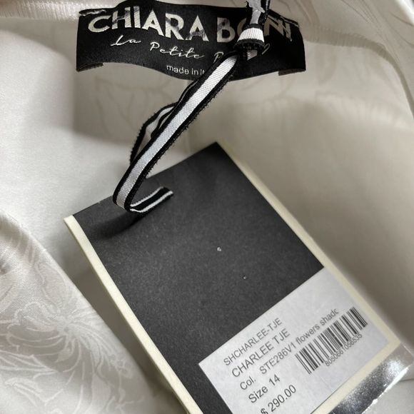 Chiara Boni La Petite Robe Charlee Floral
Shorts - Picture 5 of 7